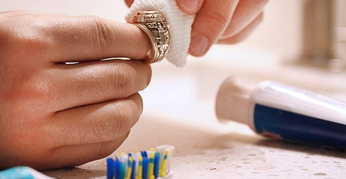 BHG-How-to-Clean-Silver-Jewelry